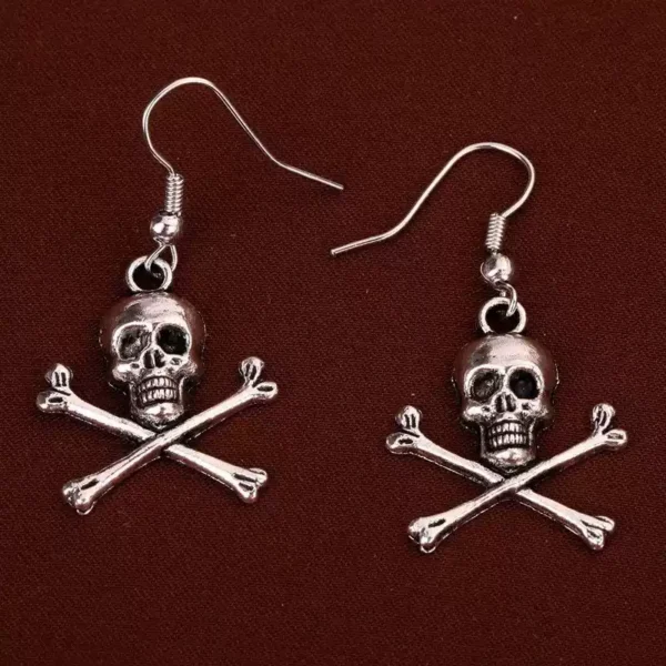 Dark pirate-themed punk skull earrings #002
